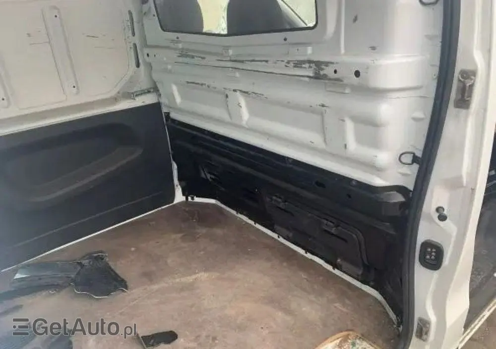 NISSAN NV300 