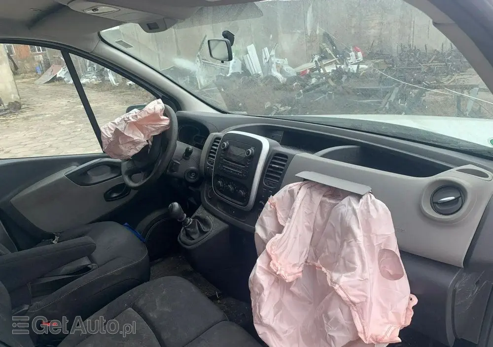 NISSAN NV300 