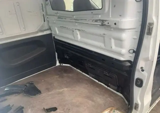 NISSAN NV300 