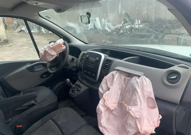 NISSAN NV300 