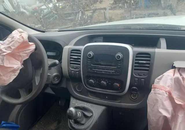 NISSAN NV300 