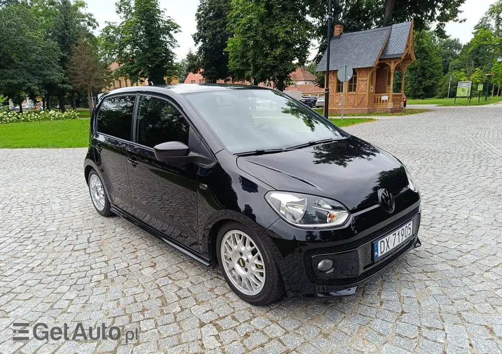 VOLKSWAGEN Up! Street