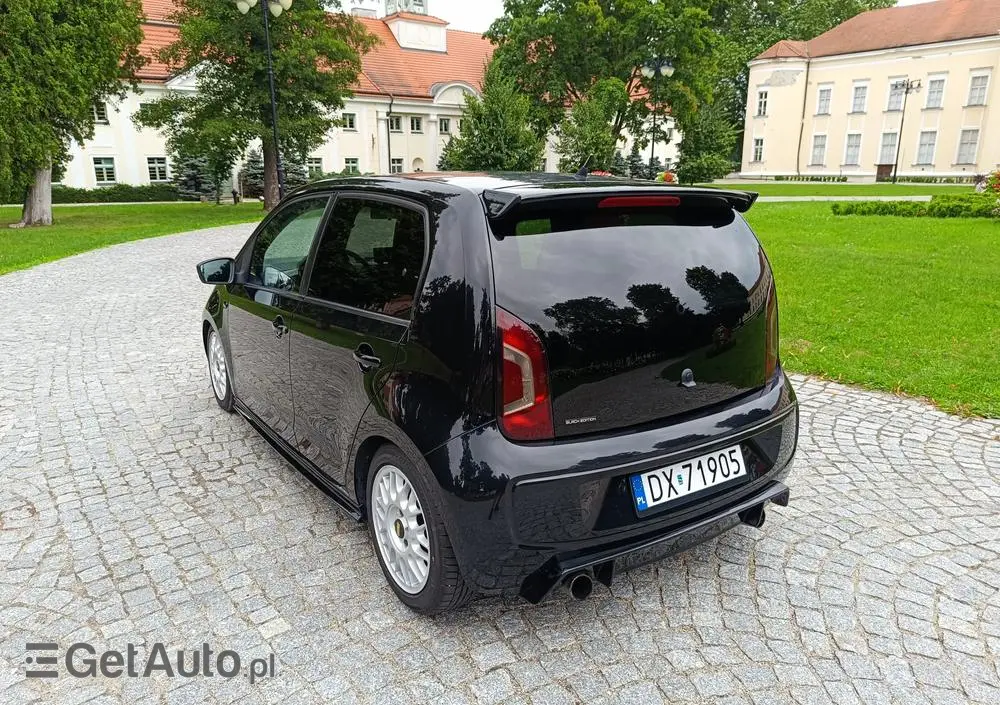 VOLKSWAGEN Up! Street