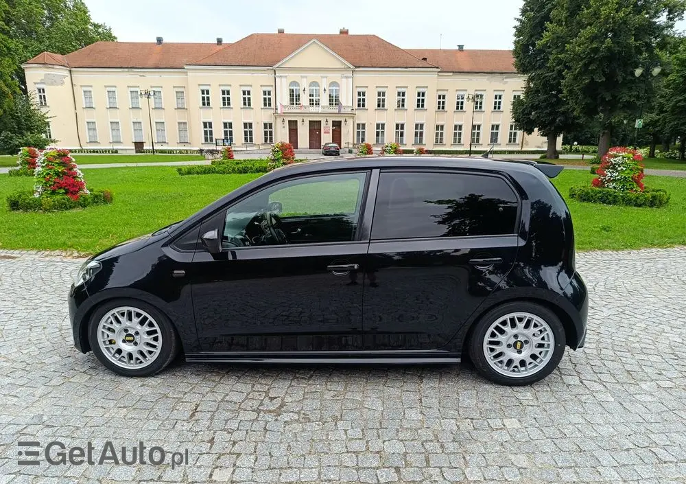 VOLKSWAGEN Up! Street