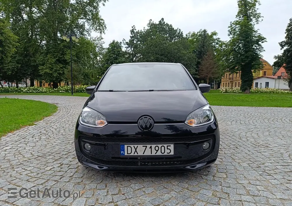 VOLKSWAGEN Up! Street