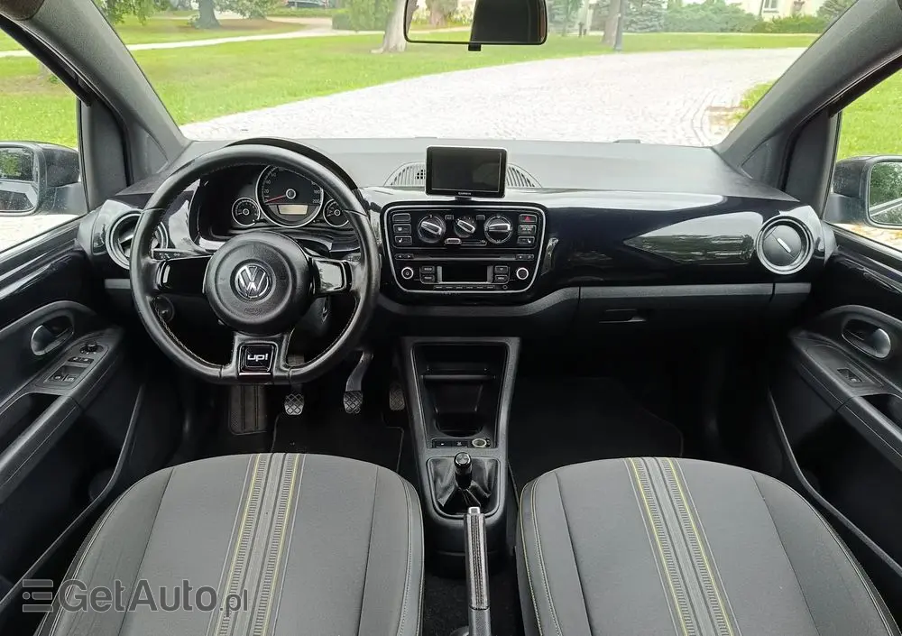 VOLKSWAGEN Up! Street