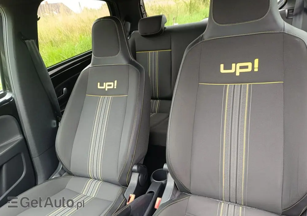 VOLKSWAGEN Up! Street