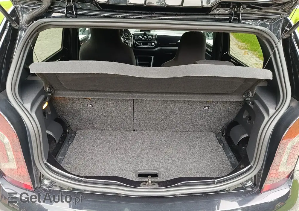 VOLKSWAGEN Up! Street