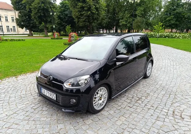 VOLKSWAGEN Up! Street