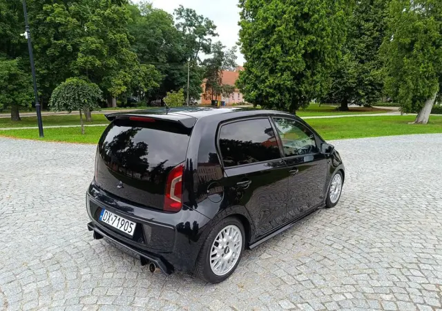 VOLKSWAGEN Up! Street