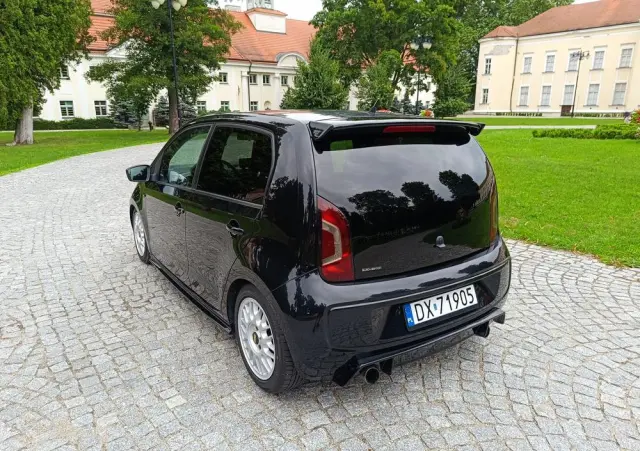 VOLKSWAGEN Up! Street