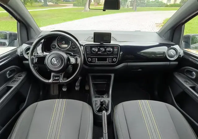 VOLKSWAGEN Up! Street