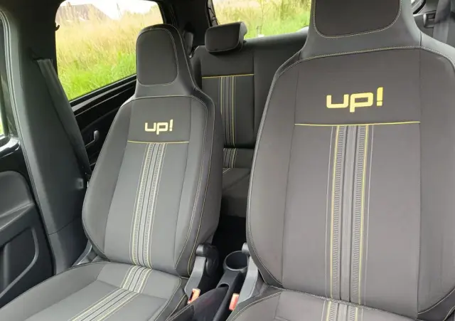 VOLKSWAGEN Up! Street