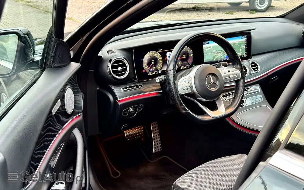 MERCEDES-BENZ Klasa E 300 d 9G-TRONIC AMG Line