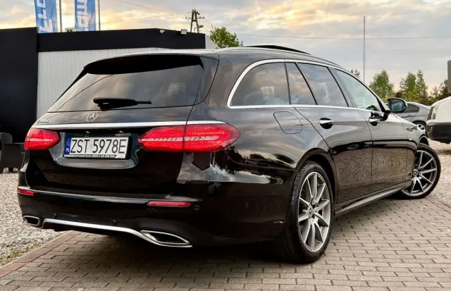 MERCEDES-BENZ Klasa E 300 d 9G-TRONIC AMG Line