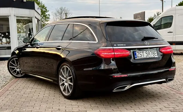 MERCEDES-BENZ Klasa E 300 d 9G-TRONIC AMG Line