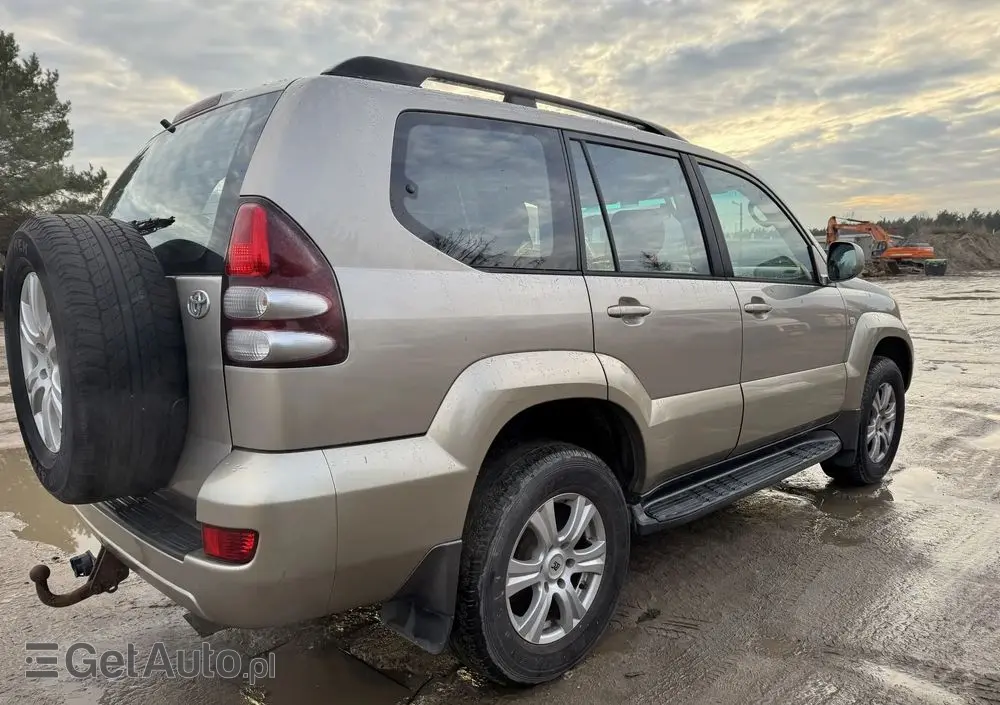 TOYOTA Land Cruiser 4.0 Luna Voyage