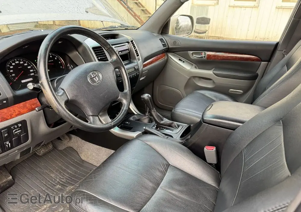 TOYOTA Land Cruiser 4.0 Luna Voyage