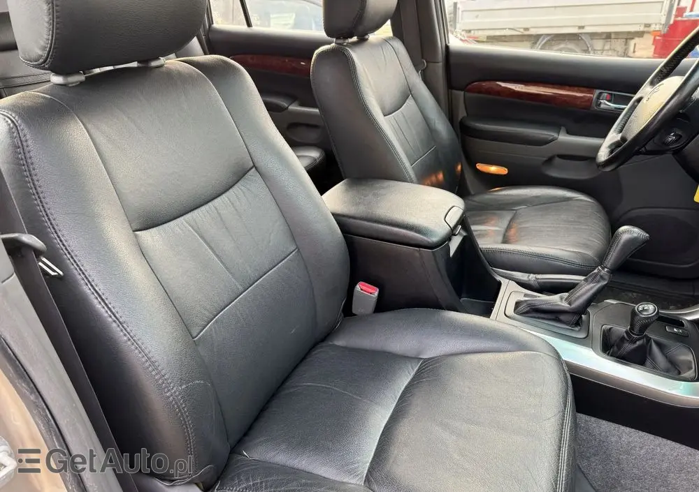 TOYOTA Land Cruiser 4.0 Luna Voyage