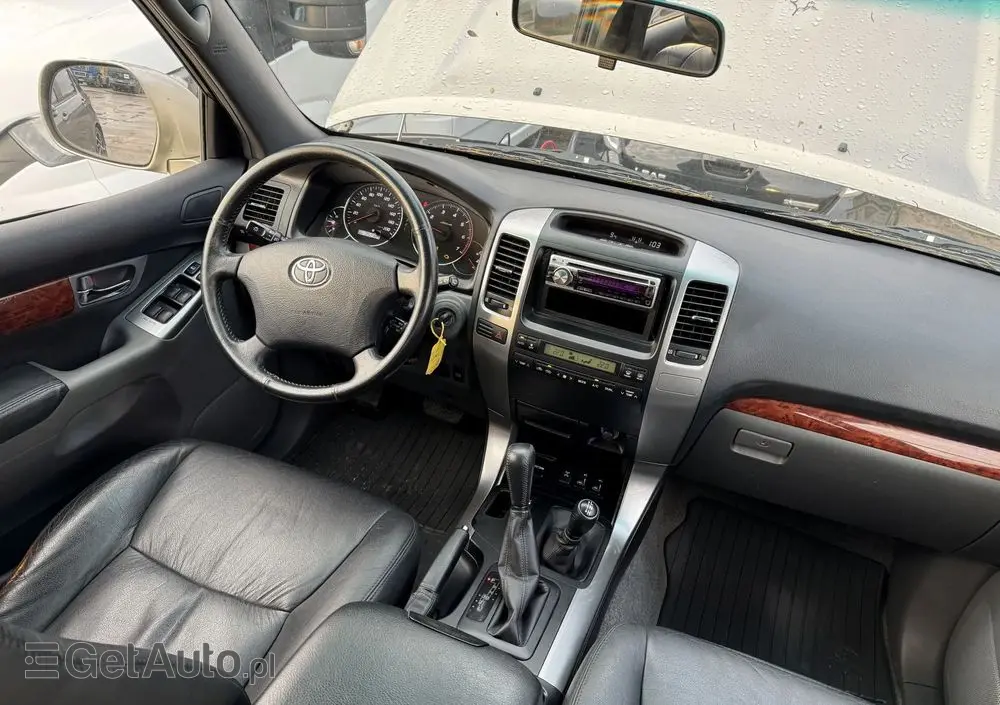 TOYOTA Land Cruiser 4.0 Luna Voyage