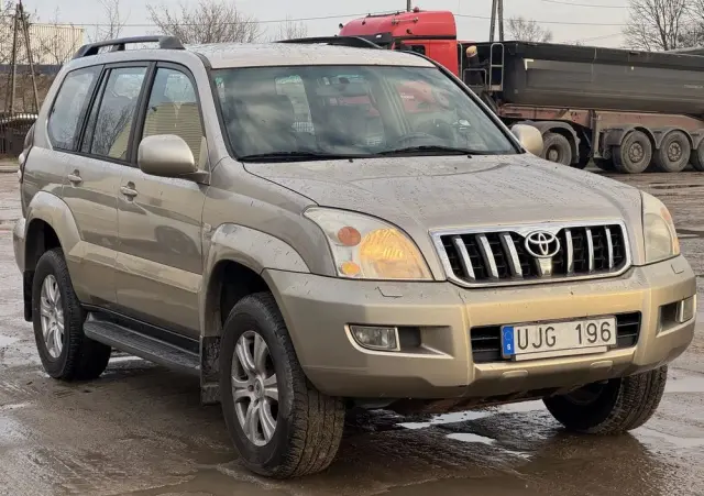 TOYOTA Land Cruiser 4.0 Luna Voyage