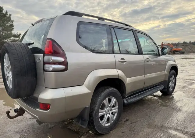 TOYOTA Land Cruiser 4.0 Luna Voyage