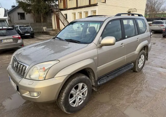 TOYOTA Land Cruiser 4.0 Luna Voyage