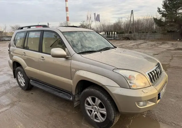 TOYOTA Land Cruiser 4.0 Luna Voyage