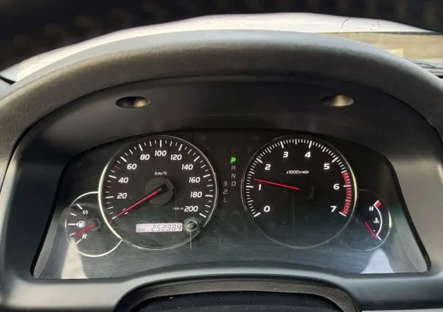 TOYOTA Land Cruiser 4.0 Luna Voyage