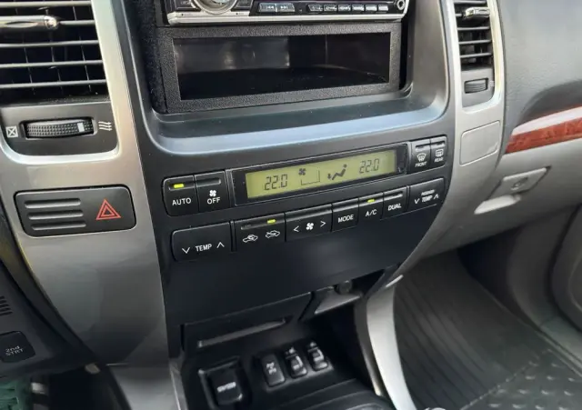 TOYOTA Land Cruiser 4.0 Luna Voyage