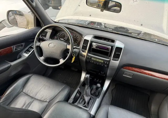 TOYOTA Land Cruiser 4.0 Luna Voyage