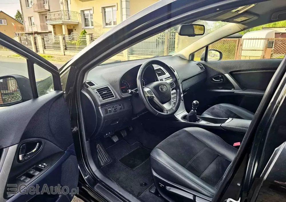 TOYOTA Avensis 1.8 Business Edition