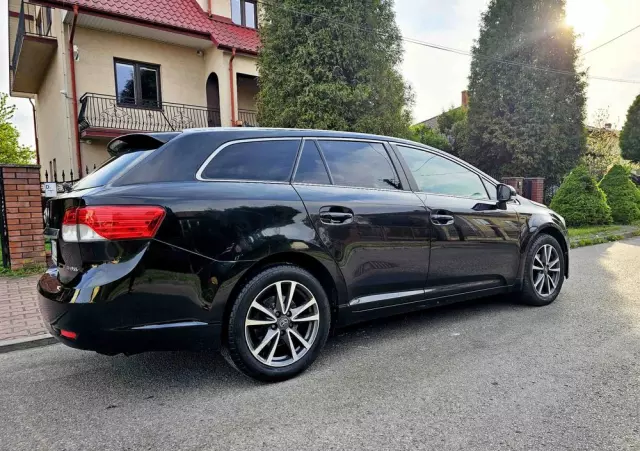 TOYOTA Avensis 1.8 Business Edition