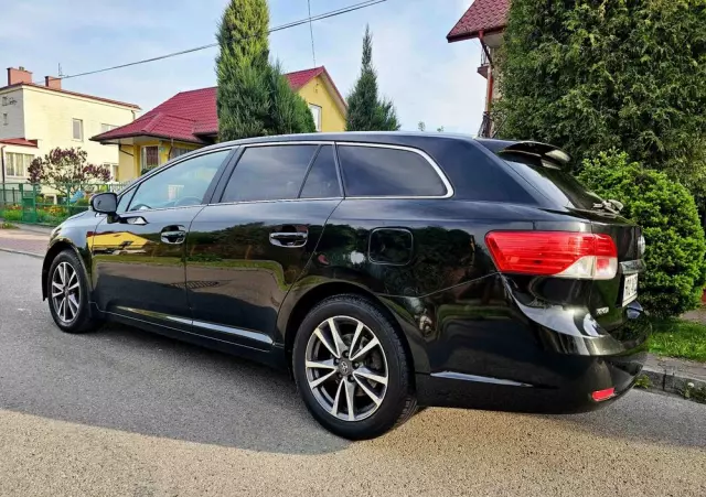 TOYOTA Avensis 1.8 Business Edition