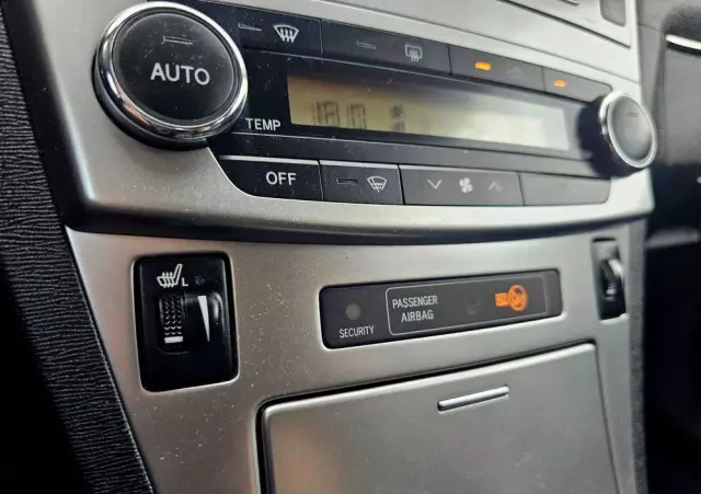 TOYOTA Avensis 1.8 Business Edition