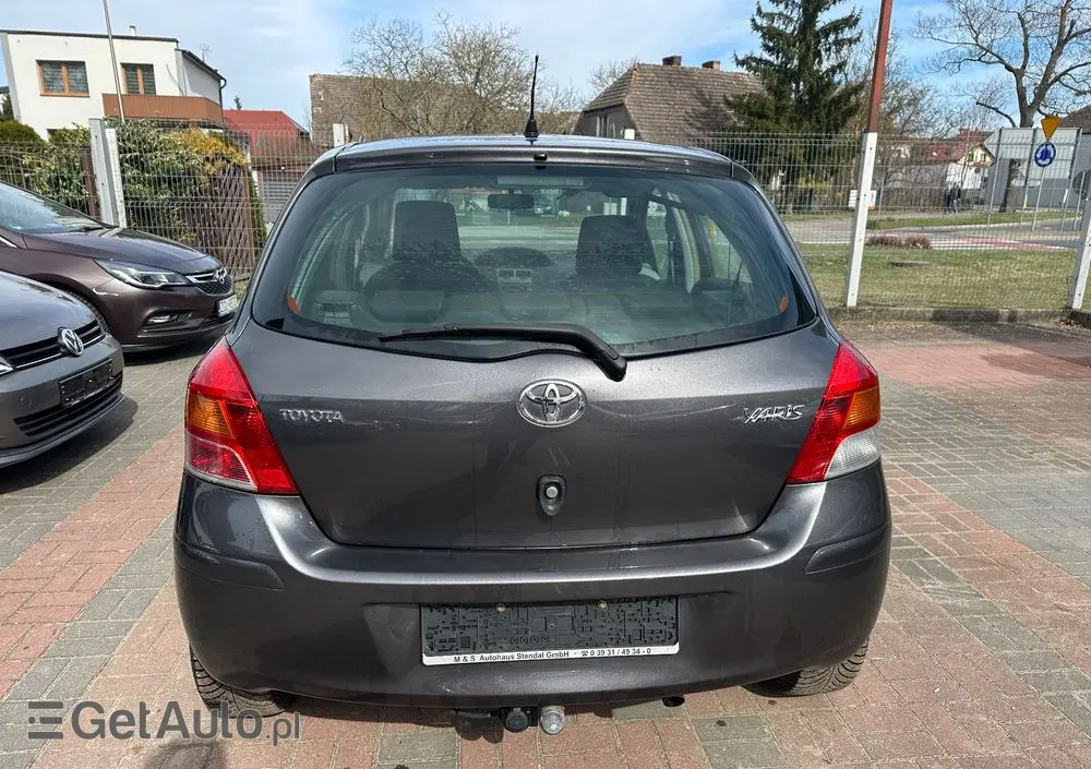 TOYOTA Yaris 