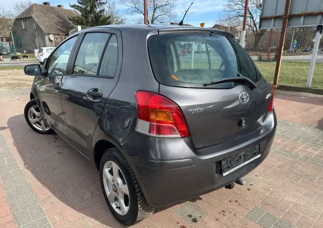 TOYOTA Yaris 
