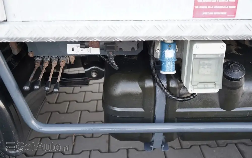 NISSAN CABSTAR / ZWYŻKA 16,3 METRÓW / FRANCE ELEVATEUR /  BLIŹNIAK / UDŹWIG - 200 kg / 4 PODPORY / 