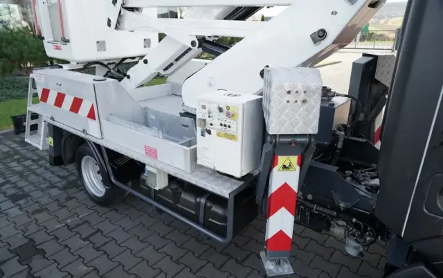 NISSAN CABSTAR / ZWYŻKA 16,3 METRÓW / FRANCE ELEVATEUR /  BLIŹNIAK / UDŹWIG - 200 kg / 4 PODPORY / 