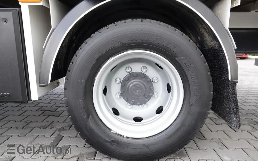 RENAULT D 210/  4X2 / SKRZYNIOWY 5 M + HDS PALFINGER PK 8.501 SLD A / UDŹWIG 5 580G / STEROWANIE RADIOWE / ROTATOR / SPROWADZONY 