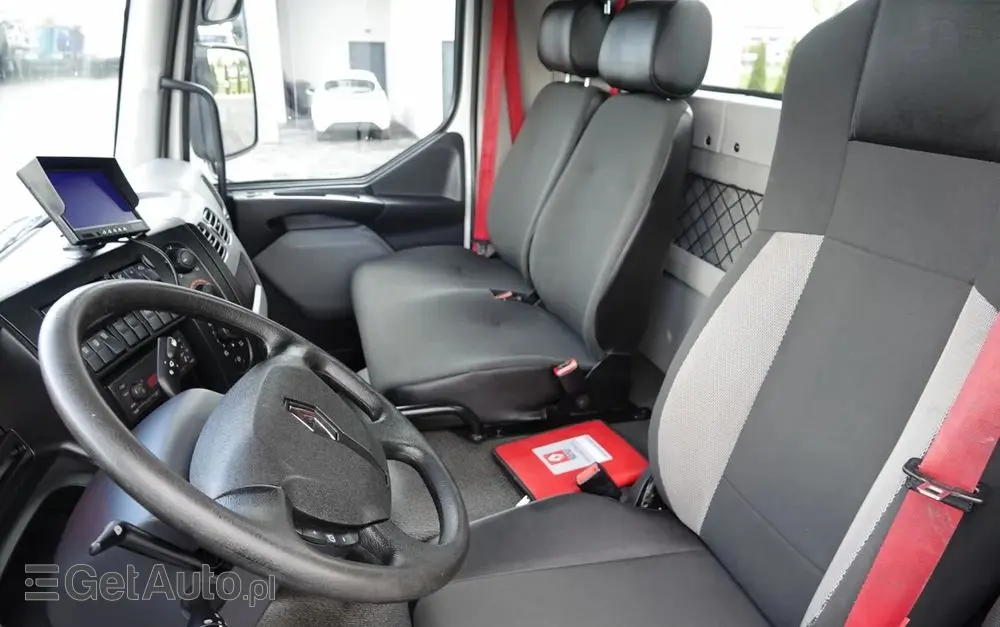 RENAULT D 210/  4X2 / SKRZYNIOWY 5 M + HDS PALFINGER PK 8.501 SLD A / UDŹWIG 5 580G / STEROWANIE RADIOWE / ROTATOR / SPROWADZONY 