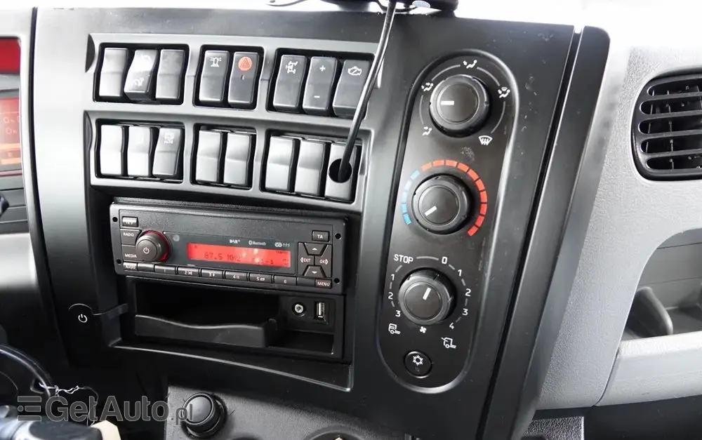 RENAULT D 210/  4X2 / SKRZYNIOWY 5 M + HDS PALFINGER PK 8.501 SLD A / UDŹWIG 5 580G / STEROWANIE RADIOWE / ROTATOR / SPROWADZONY 