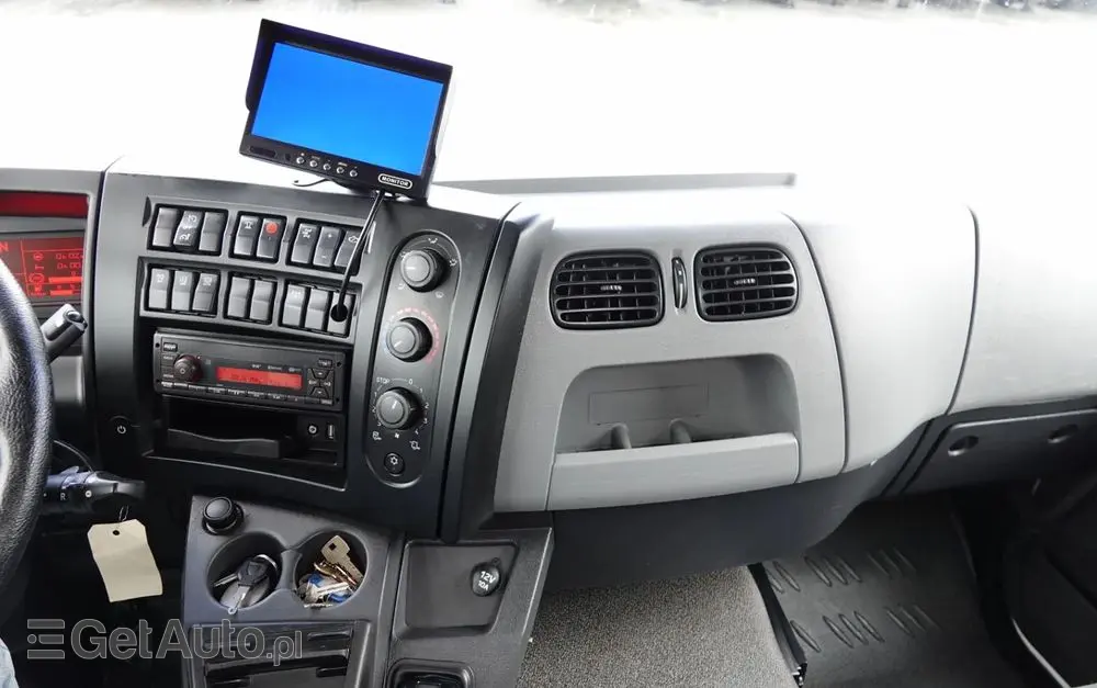 RENAULT D 210/  4X2 / SKRZYNIOWY 5 M + HDS PALFINGER PK 8.501 SLD A / UDŹWIG 5 580G / STEROWANIE RADIOWE / ROTATOR / SPROWADZONY 