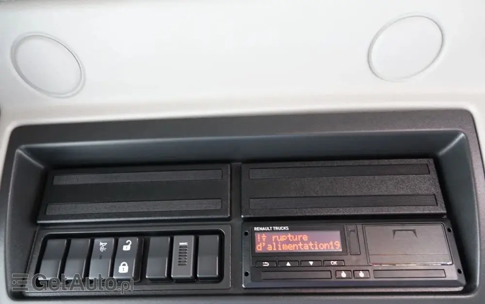 RENAULT D 210/  4X2 / SKRZYNIOWY 5 M + HDS PALFINGER PK 8.501 SLD A / UDŹWIG 5 580G / STEROWANIE RADIOWE / ROTATOR / SPROWADZONY 