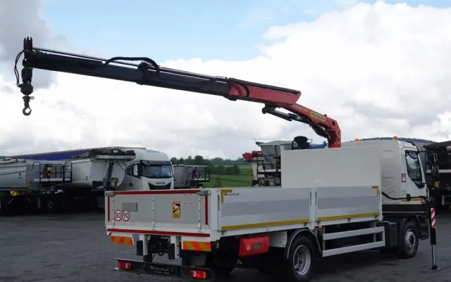 RENAULT D 210/  4X2 / SKRZYNIOWY 5 M + HDS PALFINGER PK 8.501 SLD A / UDŹWIG 5 580G / STEROWANIE RADIOWE / ROTATOR / SPROWADZONY 