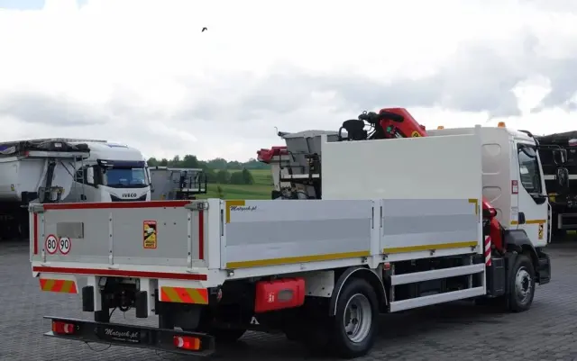 RENAULT D 210/  4X2 / SKRZYNIOWY 5 M + HDS PALFINGER PK 8.501 SLD A / UDŹWIG 5 580G / STEROWANIE RADIOWE / ROTATOR / SPROWADZONY 