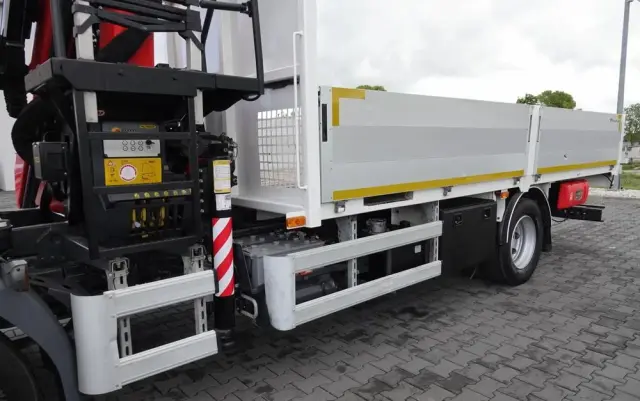 RENAULT D 210/  4X2 / SKRZYNIOWY 5 M + HDS PALFINGER PK 8.501 SLD A / UDŹWIG 5 580G / STEROWANIE RADIOWE / ROTATOR / SPROWADZONY 