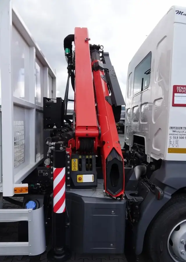 RENAULT D 210/  4X2 / SKRZYNIOWY 5 M + HDS PALFINGER PK 8.501 SLD A / UDŹWIG 5 580G / STEROWANIE RADIOWE / ROTATOR / SPROWADZONY 