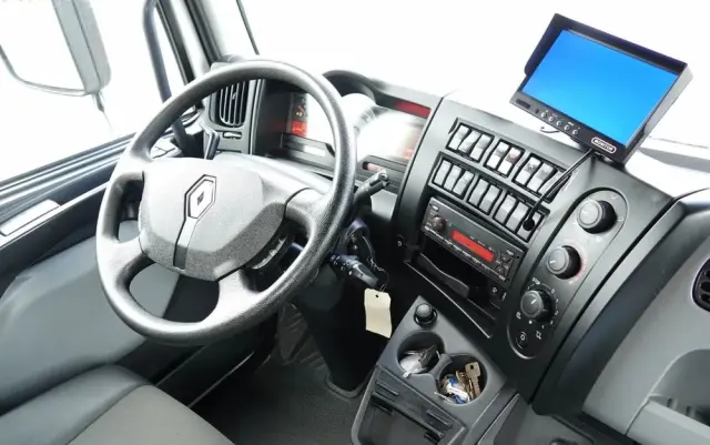 RENAULT D 210/  4X2 / SKRZYNIOWY 5 M + HDS PALFINGER PK 8.501 SLD A / UDŹWIG 5 580G / STEROWANIE RADIOWE / ROTATOR / SPROWADZONY 