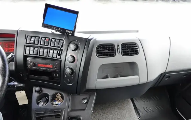 RENAULT D 210/  4X2 / SKRZYNIOWY 5 M + HDS PALFINGER PK 8.501 SLD A / UDŹWIG 5 580G / STEROWANIE RADIOWE / ROTATOR / SPROWADZONY 